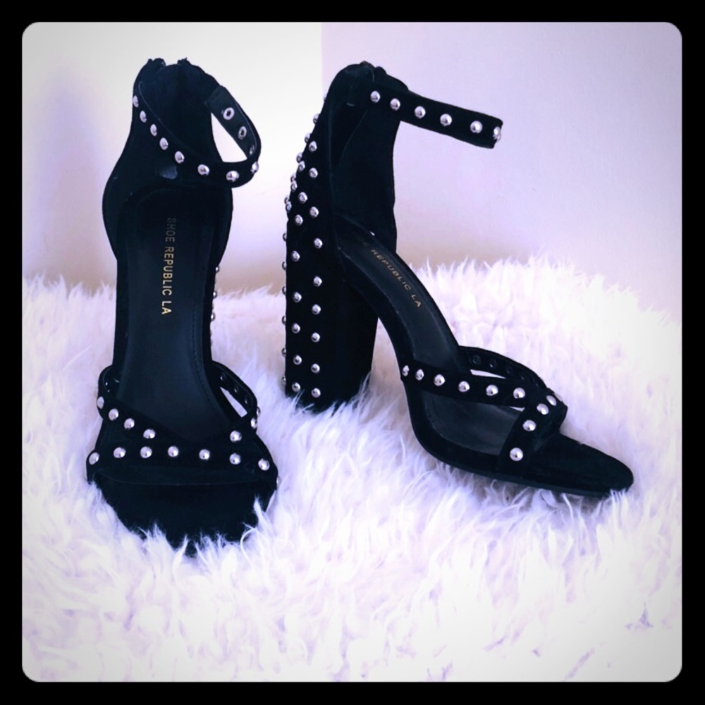 🔥 Black Studded Strappy Heel